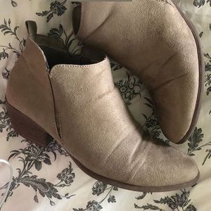 size 8 american eagle ankle bootie